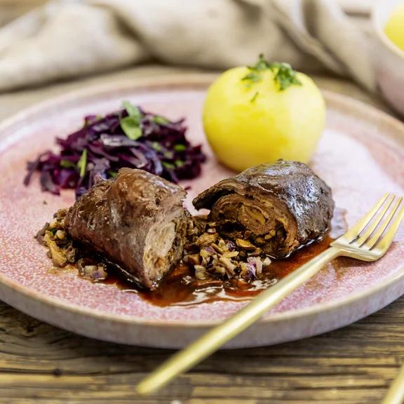 Hirschrouladen mit Steinpilzfüllung