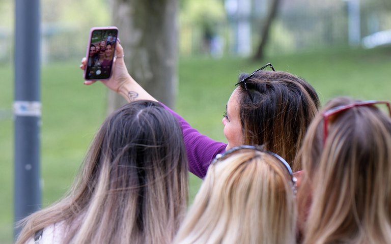 girls-7947483_1280_1_.jpg 