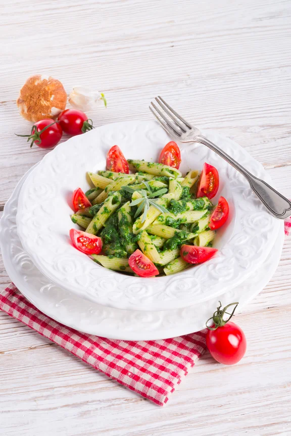 Spinat-Nudelsalat