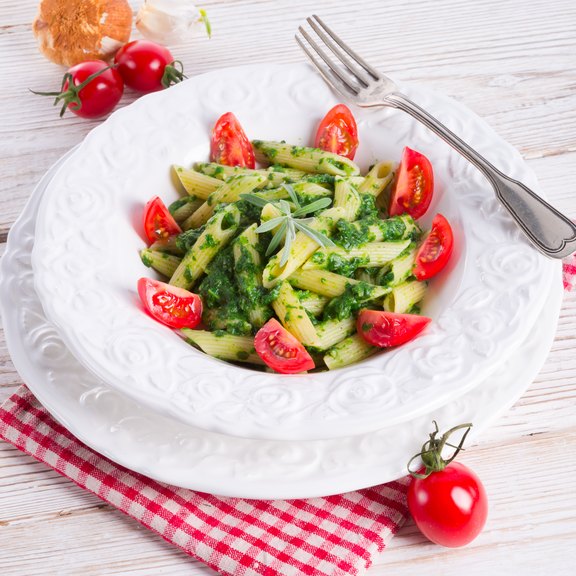 Spinat-Nudelsalat